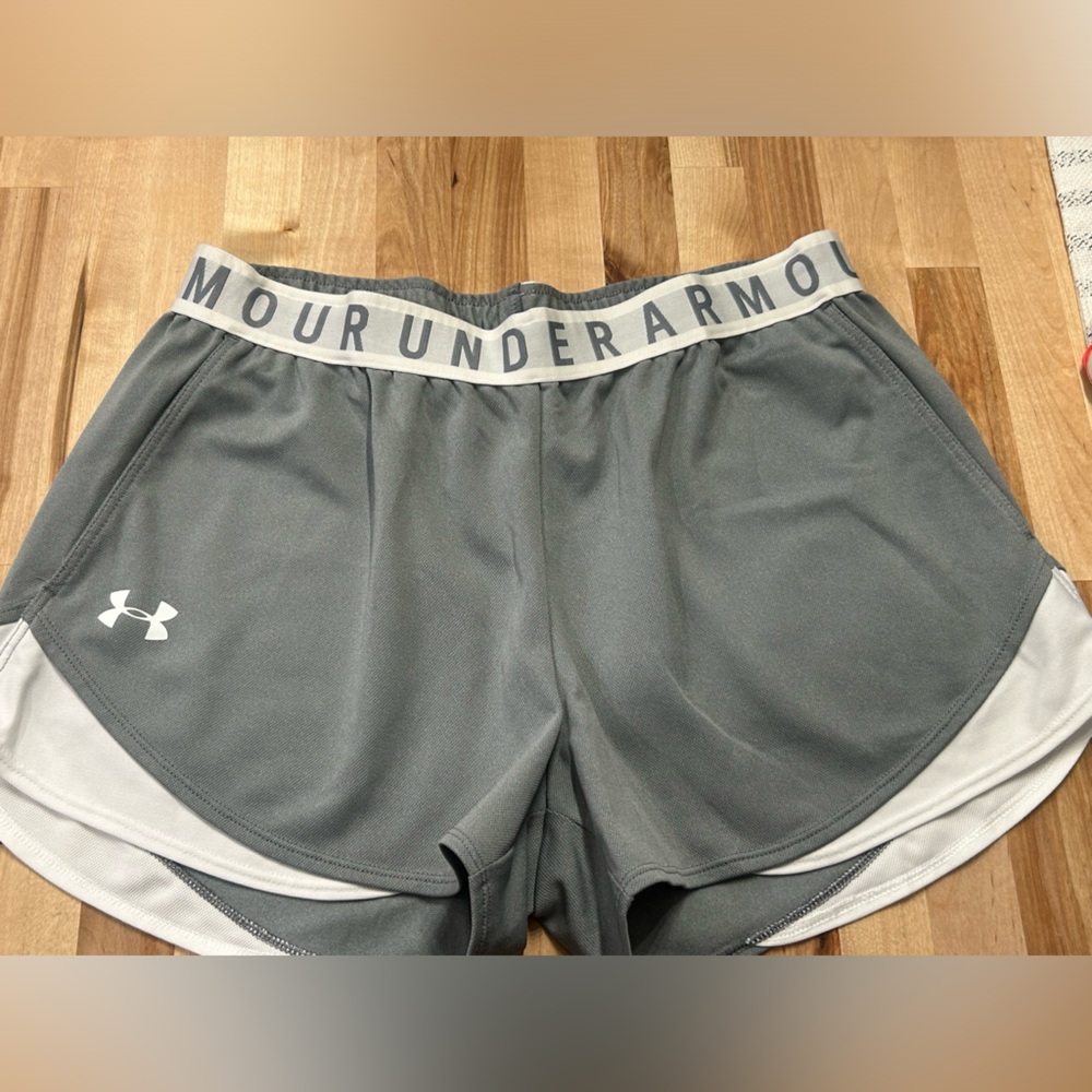 Grey/ white under armor shorts. Lightly worn. Smoke free home.